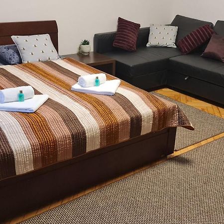 Bumblebee Apartment With Ac Budapest Exterior photo