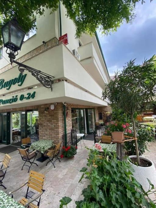 Bumblebee Apartment With Ac Budapest Exterior photo